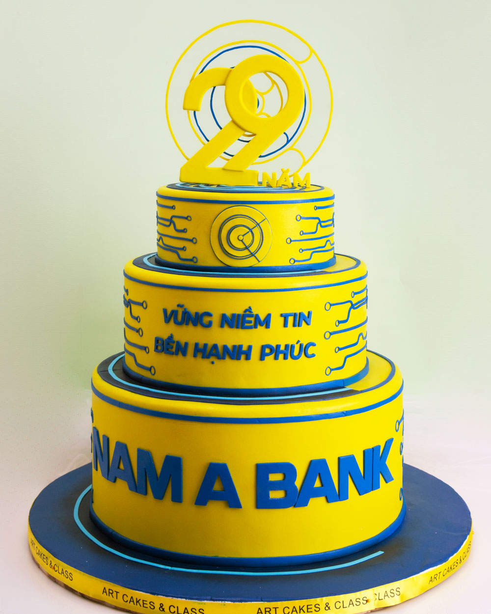 Bạn đang tìm kiếm một món quà đặc biệt để kỷ niệm sinh nhật của nhân viên Nam A Bank? Đừng bỏ lỡ bánh kỷ niệm sinh nhật Nam A Bank với thiết kế độc đáo và hương vị thơm ngon. Bánh sẽ là một món quà đặc biệt và ý nghĩa cho người nhận.